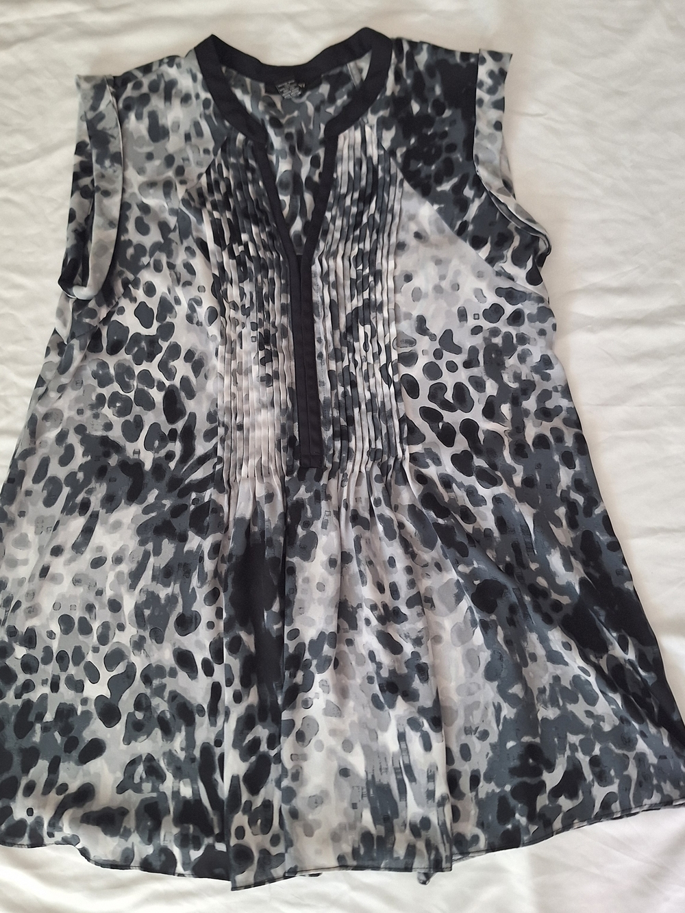 Alfani Women's Dress Top Grey, White, & Black Animal Print Size 6